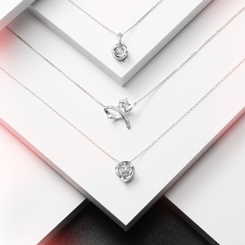 Chow Tai Fook’s innovative prong setting provides maximum reflection and light, making diamonds as radiant and sparkling as the guiding star that gives the collection its name