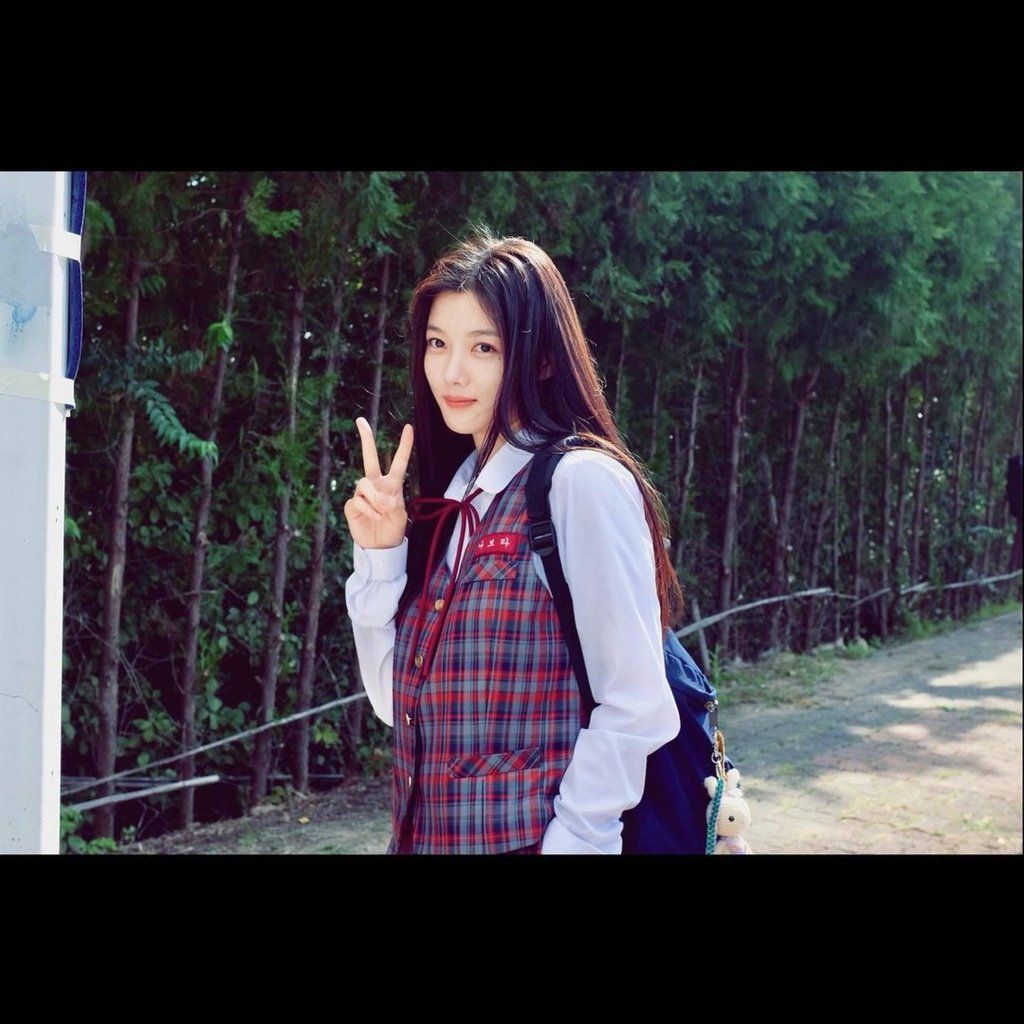Kim Yoo-jung as high school student Na Bo-ra in the romance drama film 20th Century Girl