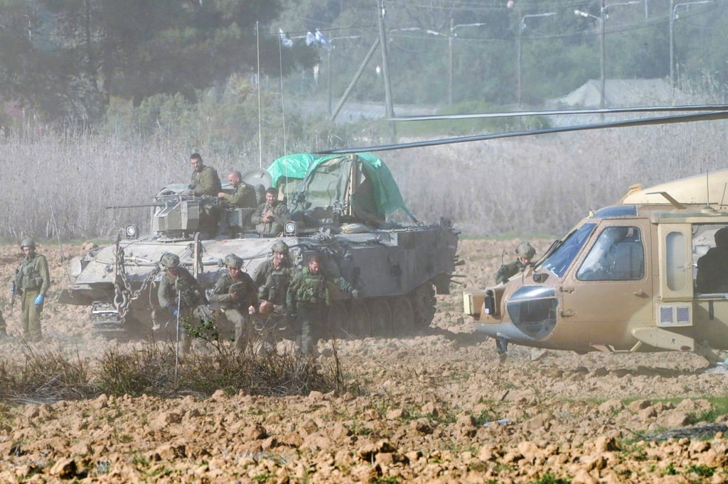 Israeli forces evacuate a wounded soldier from Gaza on Tuesday. Photo: AP Israeli forces evacuate a wounded soldier from Gaza on Tuesday. Photo: AP