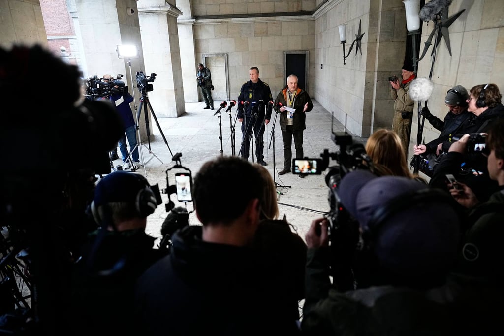 Chief police inspector and operational chief of intelligence service PET, Flemming Drejer (right) and senior police inspector and head of emergency services of Copenhagen Police, Peter Dahl hold a press briefing on coordinated police action. Photo: AFP