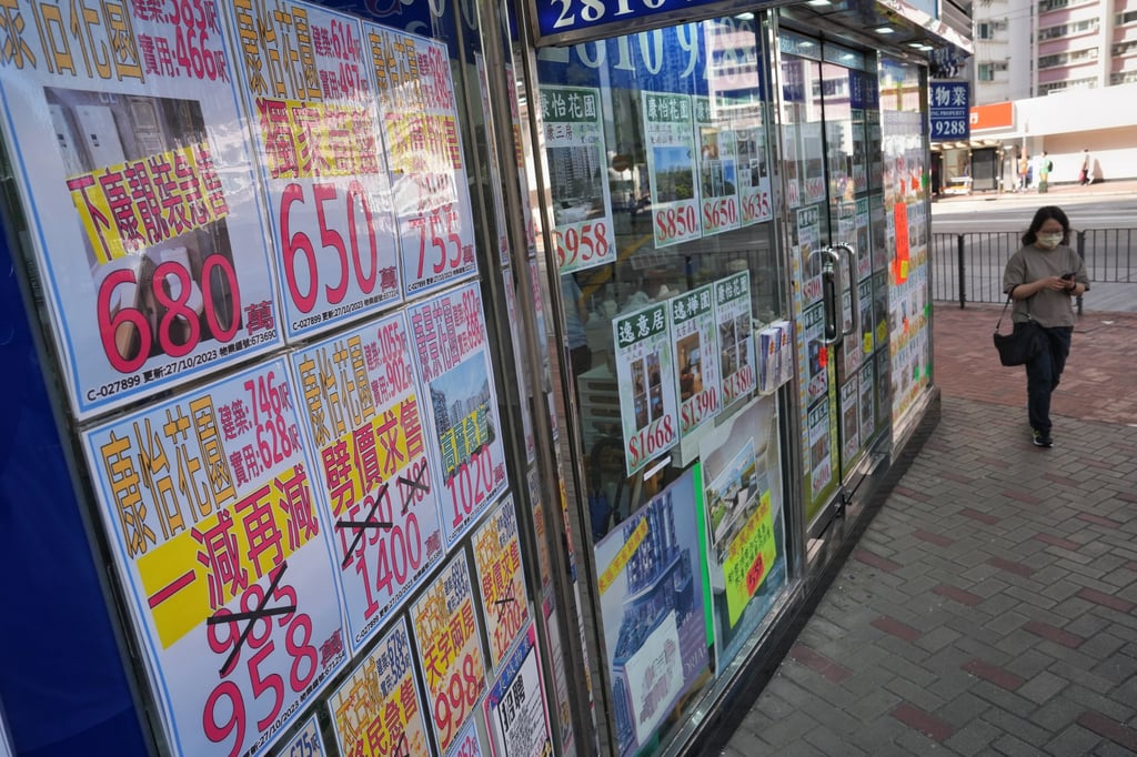 Properties are listed for sale at an agency in Quarry Bay. Photo: Elson LI Properties are listed for sale at an agency in Quarry Bay. Photo: Elson LI