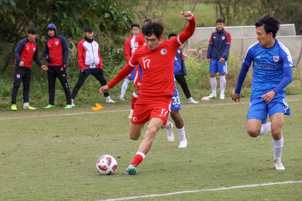 Hong Kong’s Shinichi Chan (left) shapes to shoot as U23’s Khoki Sung Wang-ngai races to close him down. Photo: Jonathan Wong Hong Kong’s Shinichi Chan (left) shapes to shoot as U23’s Khoki Sung Wang-ngai races to close him down. Photo: Jonathan Wong
