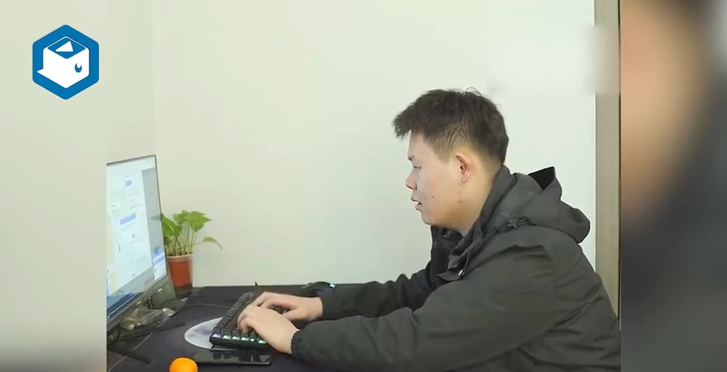 Zhang Jiangxi claims both he and his customers benefit from his online chat service. Photo: Baidu