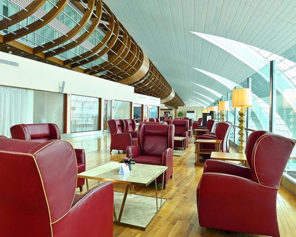 Various seating options are available at The Emirates First Class Lounge in Dubai Airport. Photo: @DXB/Instagram