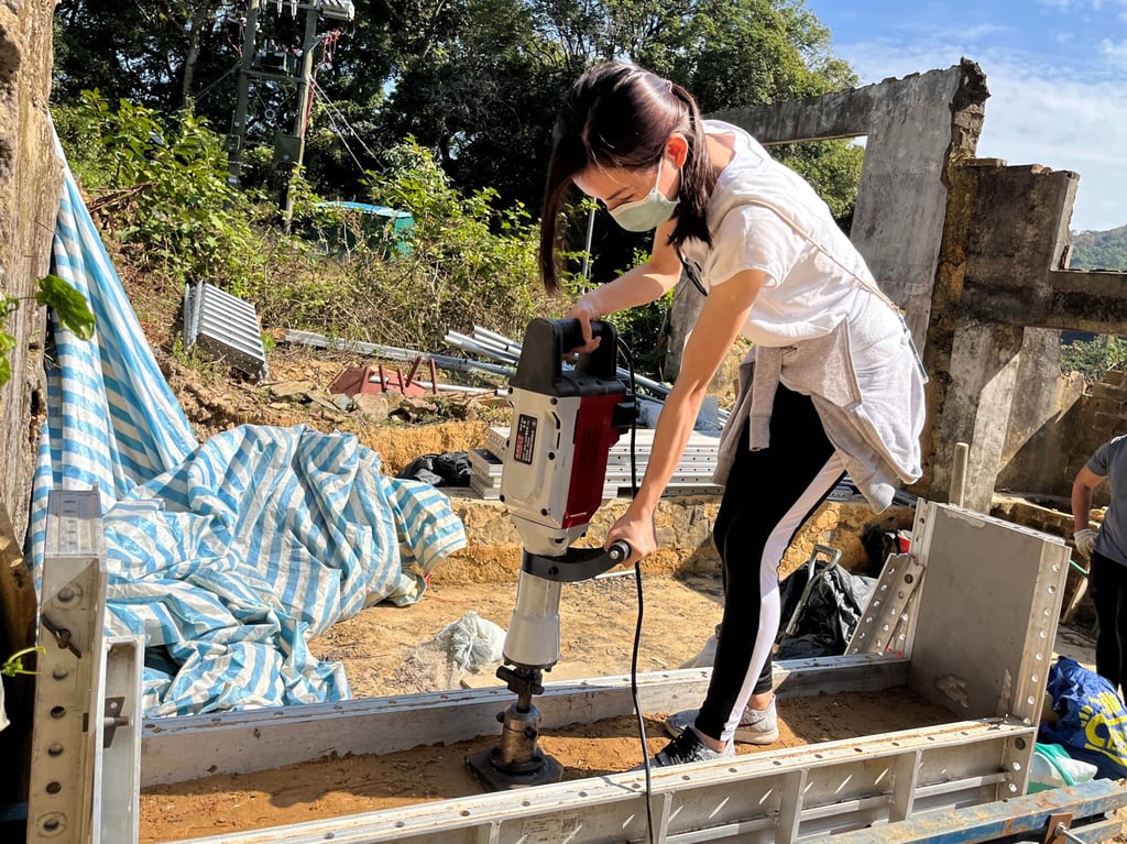 A volunteer gets hands-on experience in rammed-earth construction at Mui Tsz Lam. Photo: CUHK School of Architecture