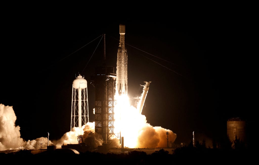 The X-37B space plane lifts off on its seventh mission, its first launch atop a SpaceX Falcon Heavy rocket. Photo: Reuters