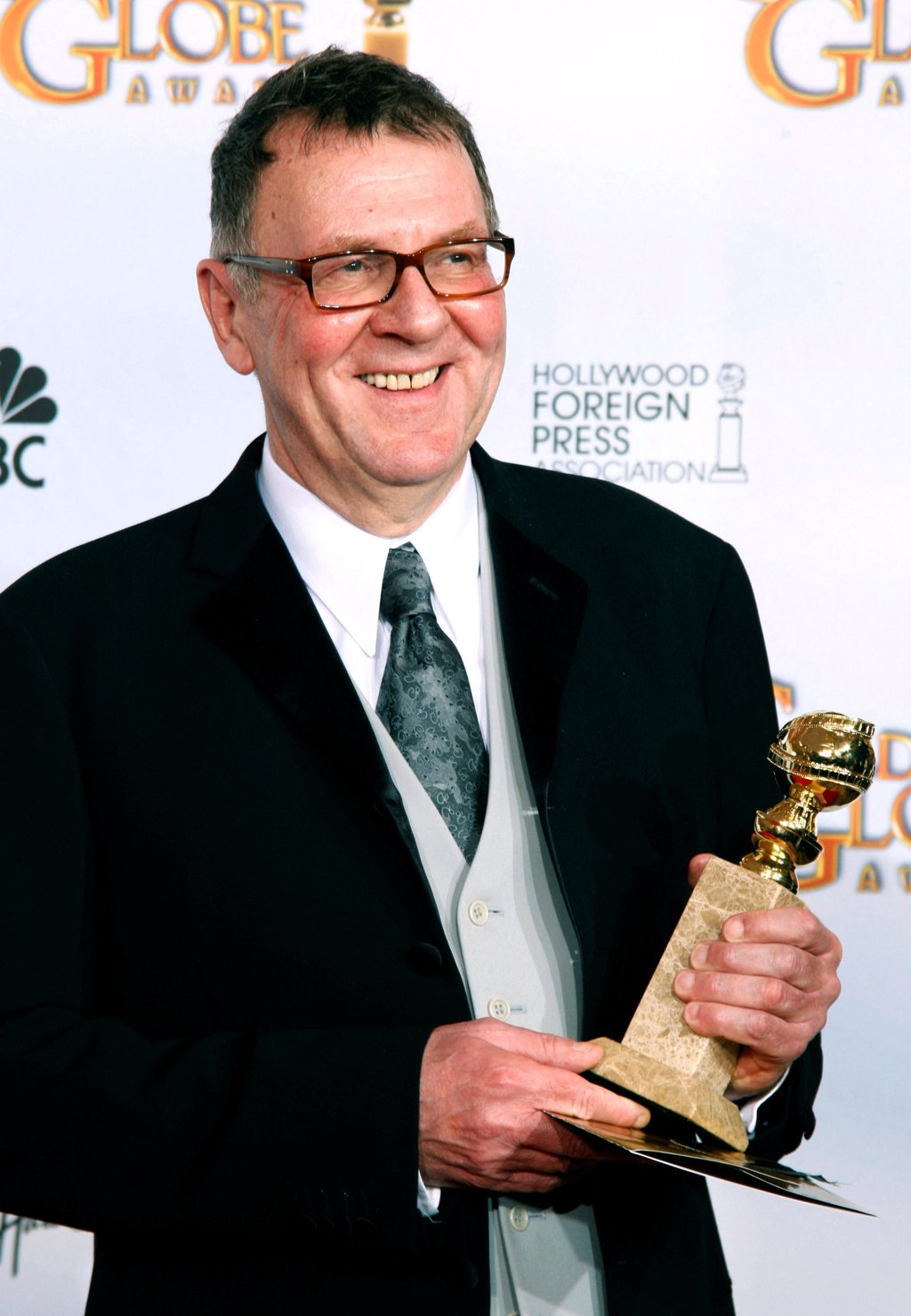 British actor Tom Wilkinson holds his supporting actor award for John Adams at the Golden Globes in Beverly Hills, California in 2009. Photo: Reuters