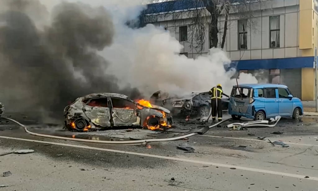 Russian firefighters extinguish burning cars after shelling in Belgorod, Russia on December, 30 2023. Photo: EPA-EFE/Russian Emergencies Ministry Handout