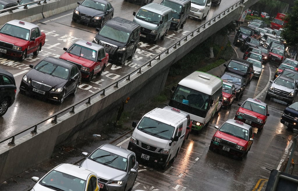 Current law, which dates back to when the city had fewer highways, only requires restraining devices for children under the age of three sitting in the front seat. Photo: K. Y. Cheng Current law, which dates back to when the city had fewer highways, only requires restraining devices for children under the age of three sitting in the front seat. Photo: K. Y. Cheng