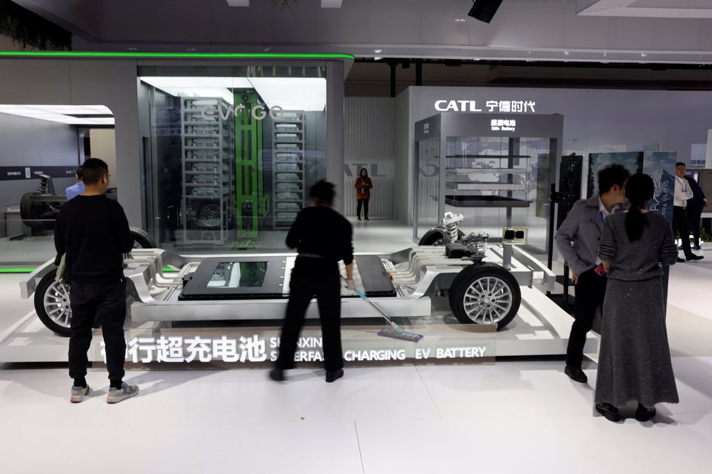 An electric vehicle (EV) chassis with battery is displayed at the booth of battery maker CATL during the first China International Supply Chain Expo (CISCE) in Beijing on November 28, 2023. Photo: Reuters