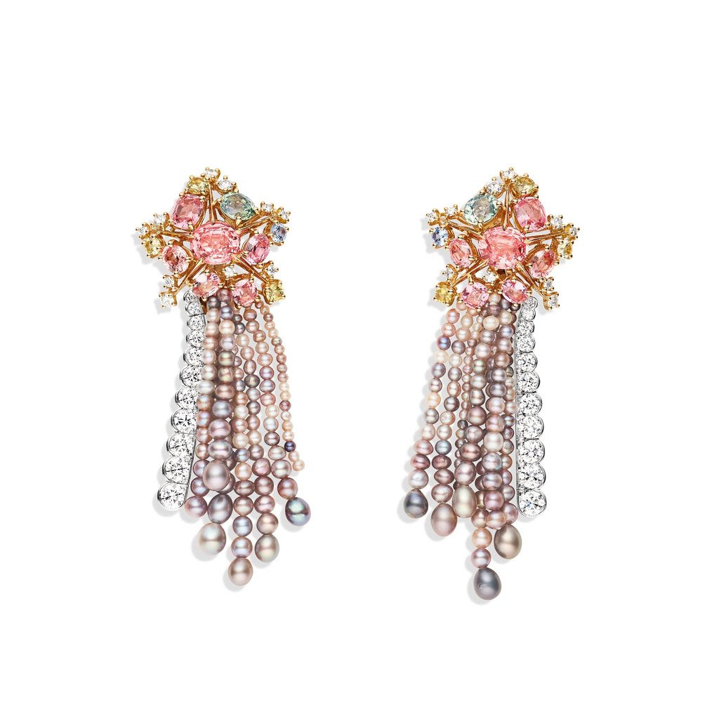 Chaumet Comètes des Mers earrings in white and pink gold, set with oval oadparadscha sapphires