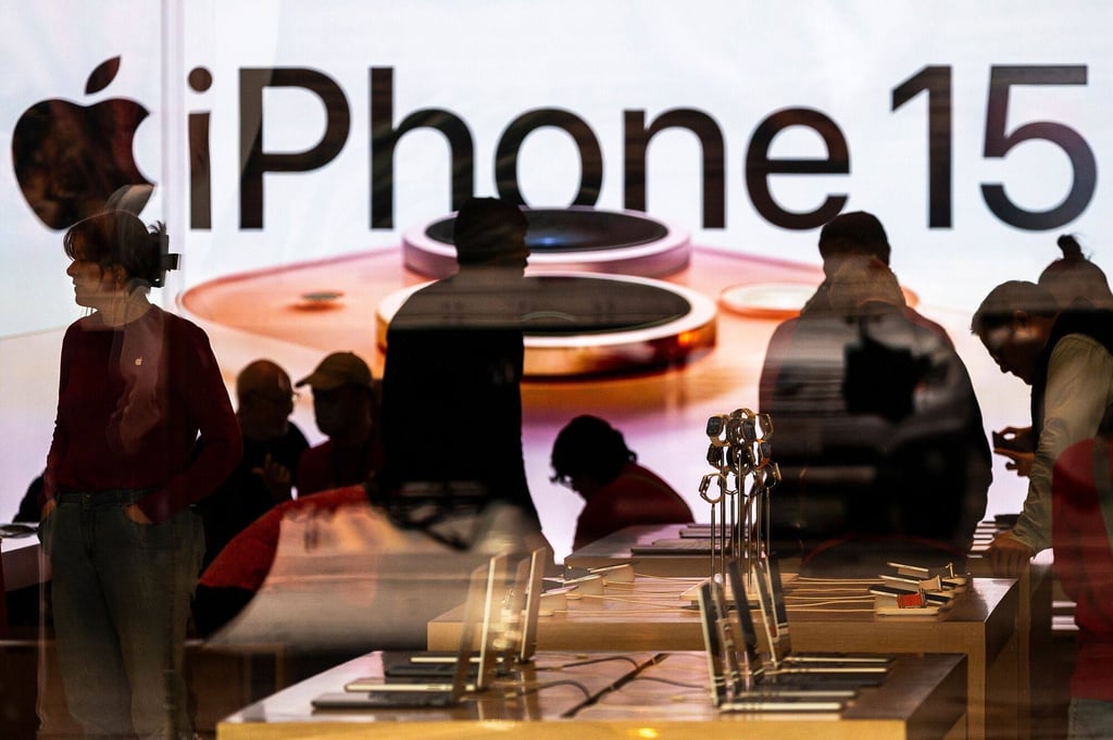 Shoppers inside an Apple Store in Walnut Creek, California, on December 20, 2023. Apple’s stock was hit by two ratings downgrades ahead of the company’s December-quarter earnings report. Photo: Bloomberg Shoppers inside an Apple Store in Walnut Creek, California, on December 20, 2023. Apple’s stock was hit by two ratings downgrades ahead of the company’s December-quarter earnings report. Photo: Bloomberg
