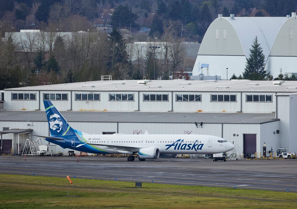The Alaska Airlines 737 MAX 9 that made an emergency landing at Portland International Airport after a part of the fuselage broke off mid-flight on Friday is parked at a maintenance hanger in Portland, Oregon, on Saturday. Photo: AP