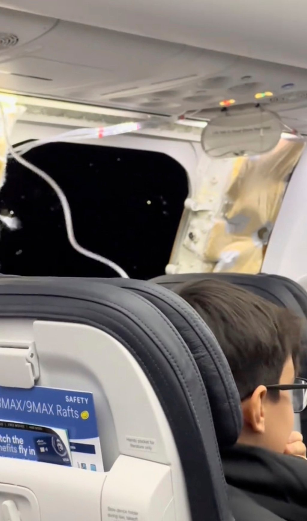 This image from video provided by Elizabeth Le shows passengers near the damage on an Alaska Airlines Boeing 737 Max 9, Flight 1282, which was forced to return to Portland International Airport on Friday, Jan. 5, 2024. Photo: AP
