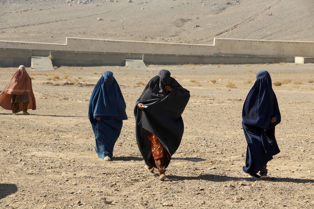 Afghan women gather to receive winter relief goods in Kandahar, Afghanistan, on December 28. Photo: EPA-EFE Afghan women gather to receive winter relief goods in Kandahar, Afghanistan, on December 28. Photo: EPA-EFE