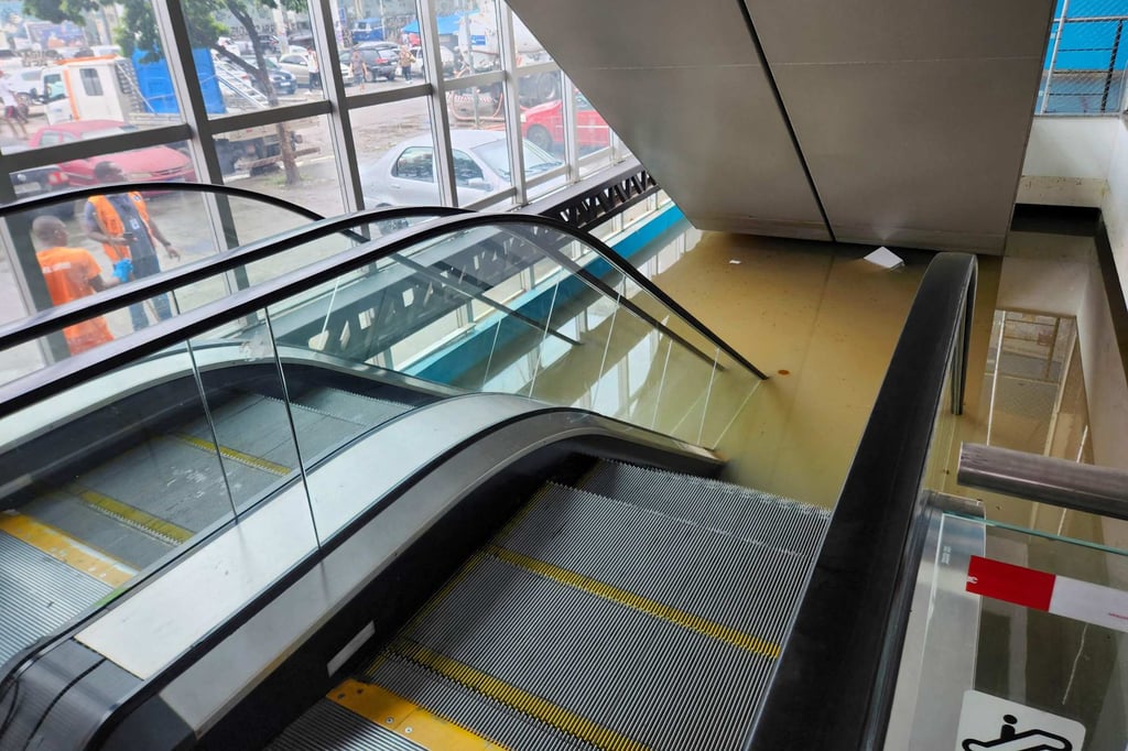 Part of Ronaldo Gazolla Municipal Hospital flooded after a night of heavy rains. Photo: AFP