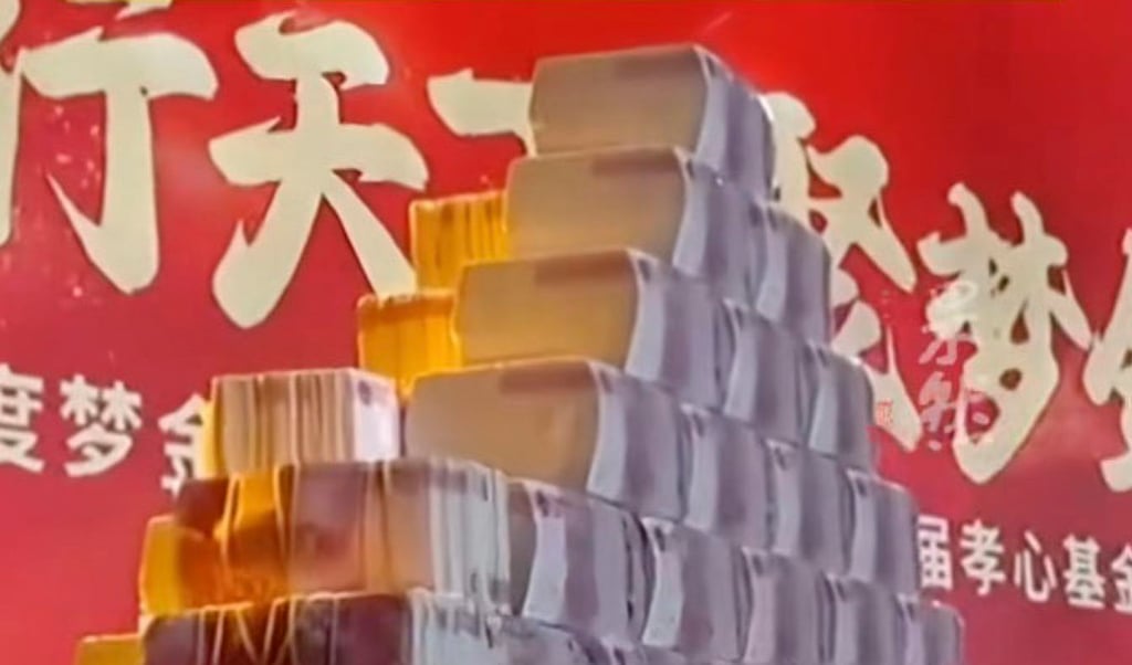 In total, more than two million yuan was handed out to the parents of company staff this year. Photo: Douyin