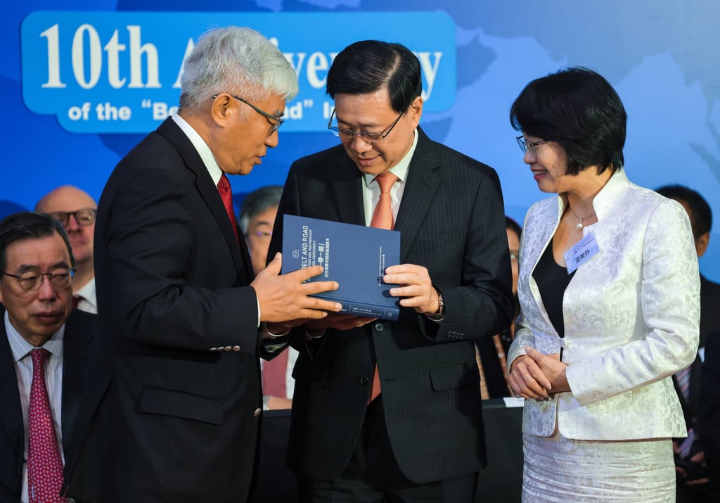 Professor Wang Guiguo (left) is testifying to show the legal effects of various US acts on the city. Photo: Jelly Tse Professor Wang Guiguo (left) is testifying to show the legal effects of various US acts on the city. Photo: Jelly Tse