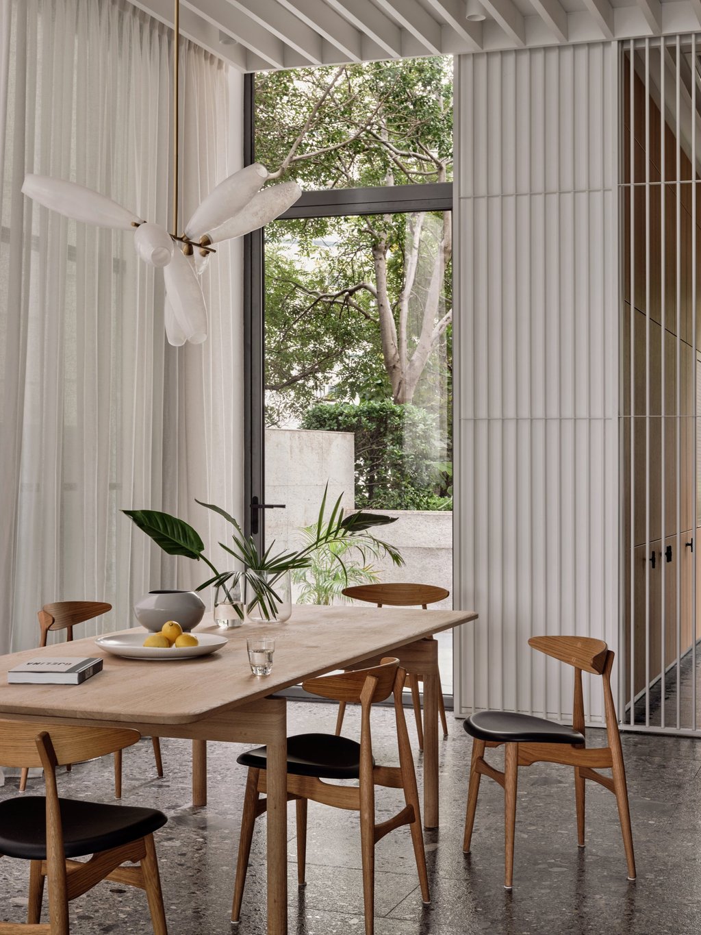 The ground floor consists of a kitchen, a dining room, living room and terrace. Photo: Jonathan Leijonhufvud The ground floor consists of a kitchen, a dining room, living room and terrace. Photo: Jonathan Leijonhufvud