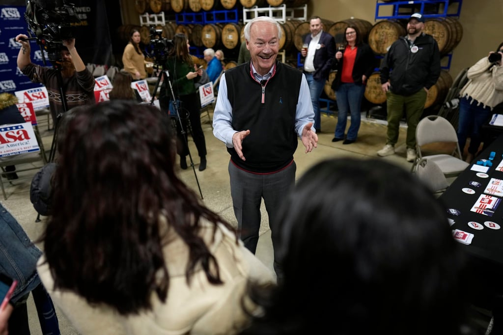 Republican presidential candidate Asa Hutchinson talks to students during a campaign event in Des Moines, Iowa, on January 3. Photo: AP Republican presidential candidate Asa Hutchinson talks to students during a campaign event in Des Moines, Iowa, on January 3. Photo: AP