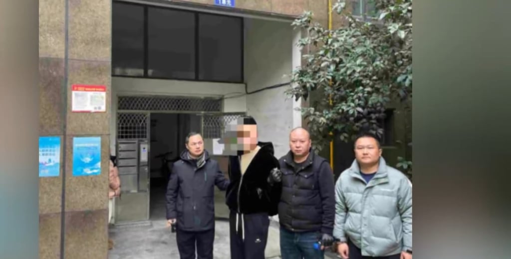 When the police finally went to arrest Yu, they found him hiding in a wardrobe under piles of quilts and clothes. Photo: Baidu