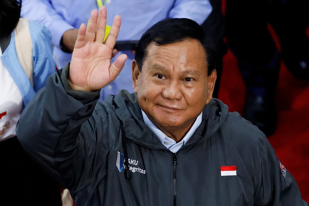 Presidential candidate Prabowo Subianto waves to photographers as he leaves after attending a dialogue by country’s anti-corruption agency Corruption Eradication Commission at its headquarters in Jakarta. Photo: Reuters Presidential candidate Prabowo Subianto waves to photographers as he leaves after attending a dialogue by country’s anti-corruption agency Corruption Eradication Commission at its headquarters in Jakarta. Photo: Reuters