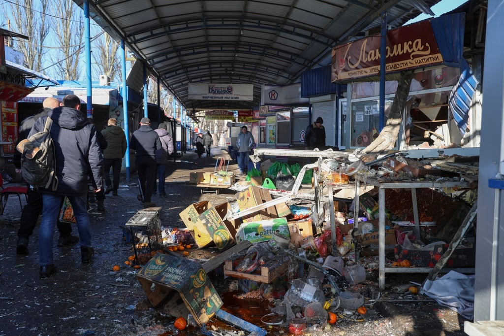 The aftermath of the shelling on the food market. Photo: EPA-EFE The aftermath of the shelling on the food market. Photo: EPA-EFE