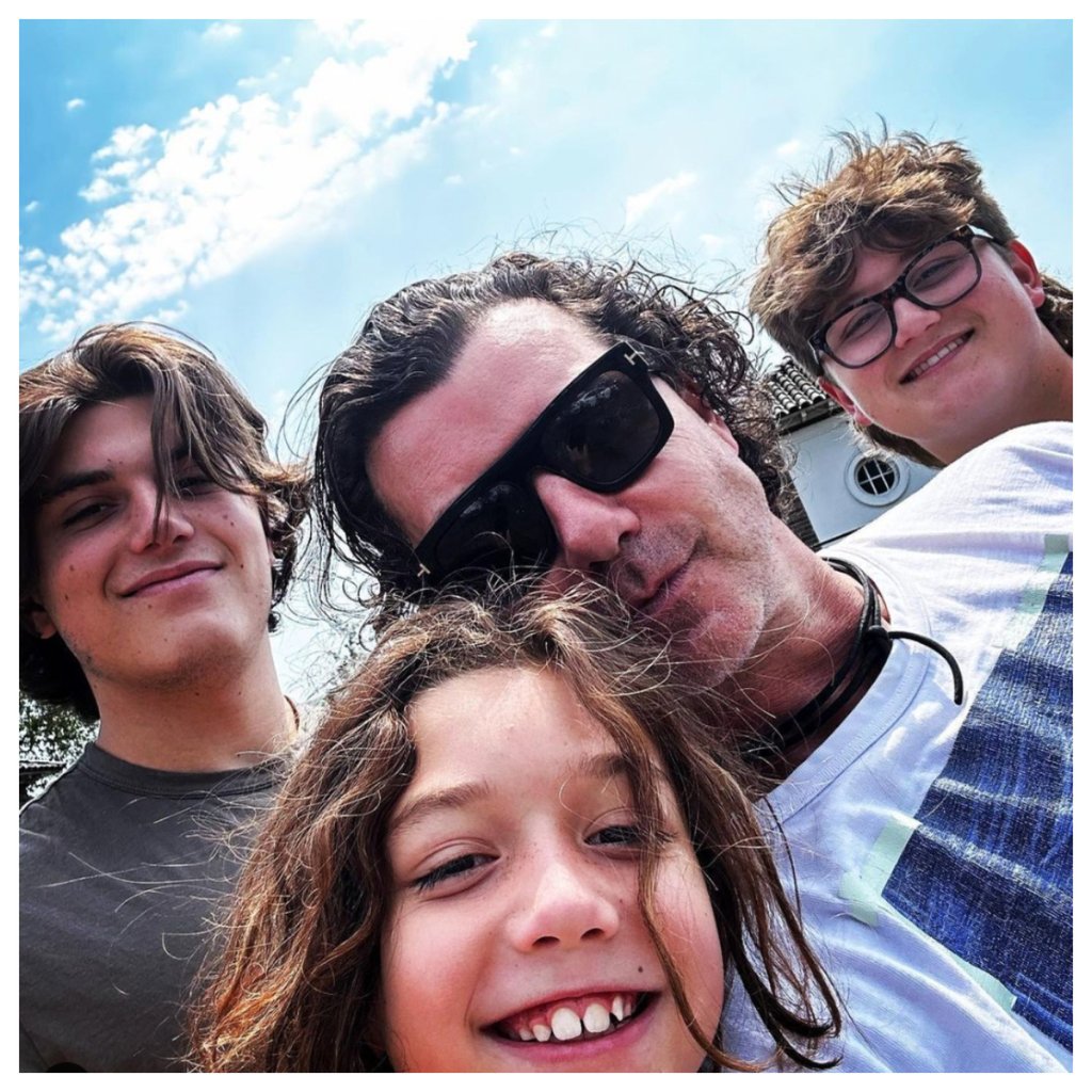 British rock frontman Gavin Rossdale showing his sons around London. Photo: @gavinrossdale/Instagram British rock frontman Gavin Rossdale showing his sons around London. Photo: @gavinrossdale/Instagram