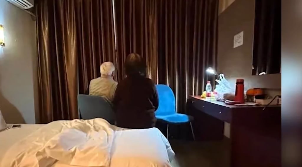 The elderly couple, who are both in their eighties, have been forced to live in guest house. Photo: Baidu The elderly couple, who are both in their eighties, have been forced to live in guest house. Photo: Baidu