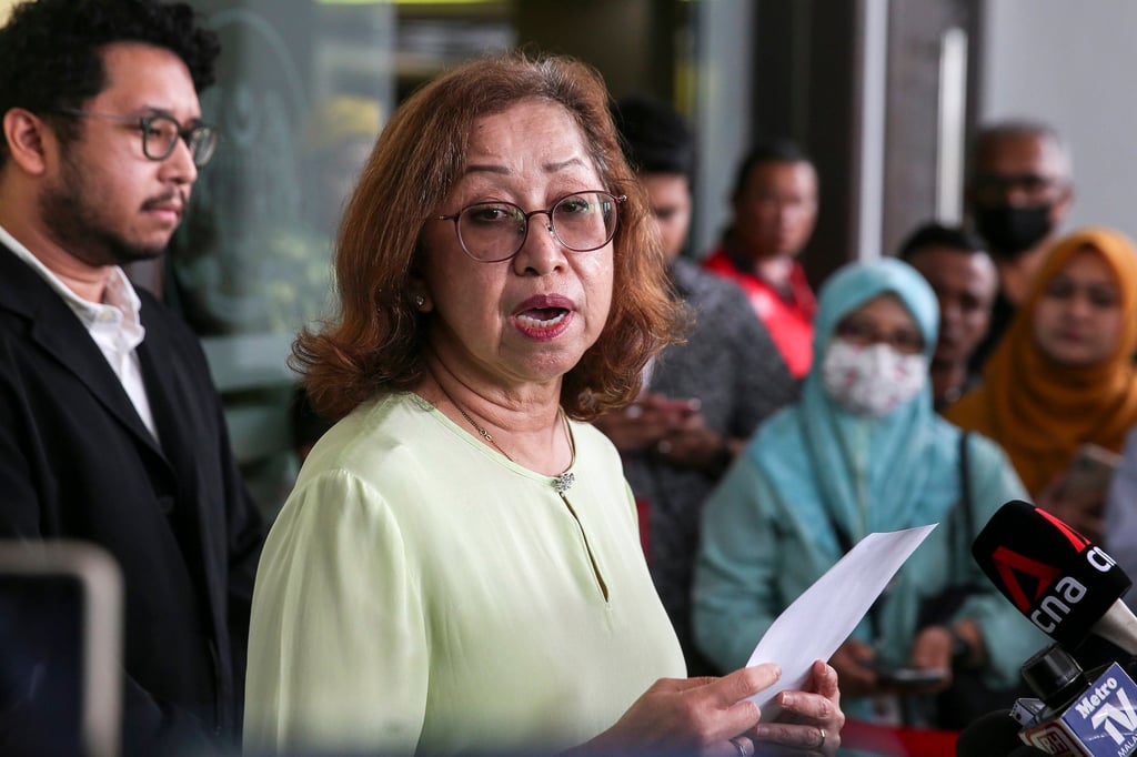 Naimah Khalid, wife of ex-finance minister Daim Zainuddin, speaks to the media after a court session in Kuala Lumpur, on January 23. Photo: EPA-EFE