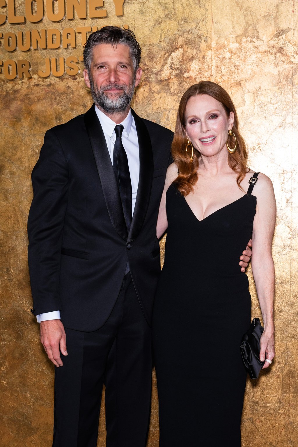Who is Julianne Moore’s husband of 20 years, Bart Freundlich? The May(01)
