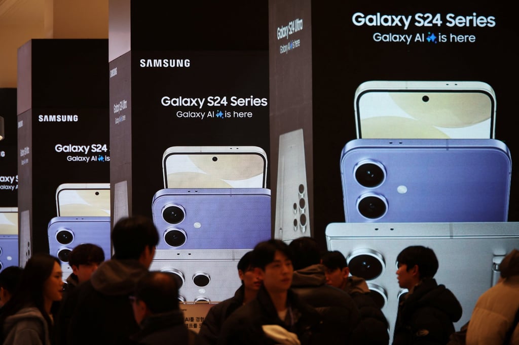 People stand in front of electronic boards promoting Samsung Electronics’ new flagship Galaxy S24 series smartphones in Seoul, South Korea, on January 18, 2024. Photo: Reuters