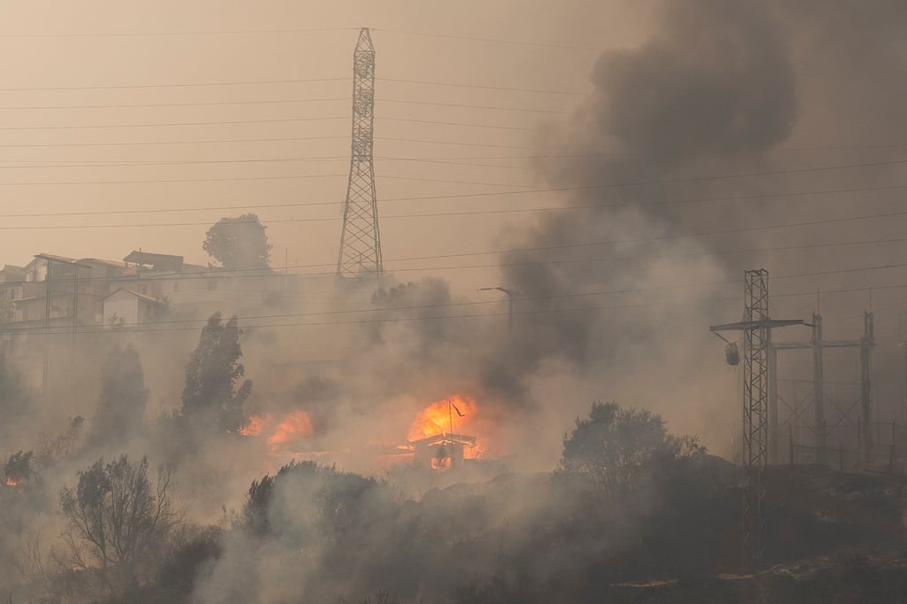 An area burns in the Beagle Channel area in Vina del Mar. Photo: EPA-EFE An area burns in the Beagle Channel area in Vina del Mar. Photo: EPA-EFE