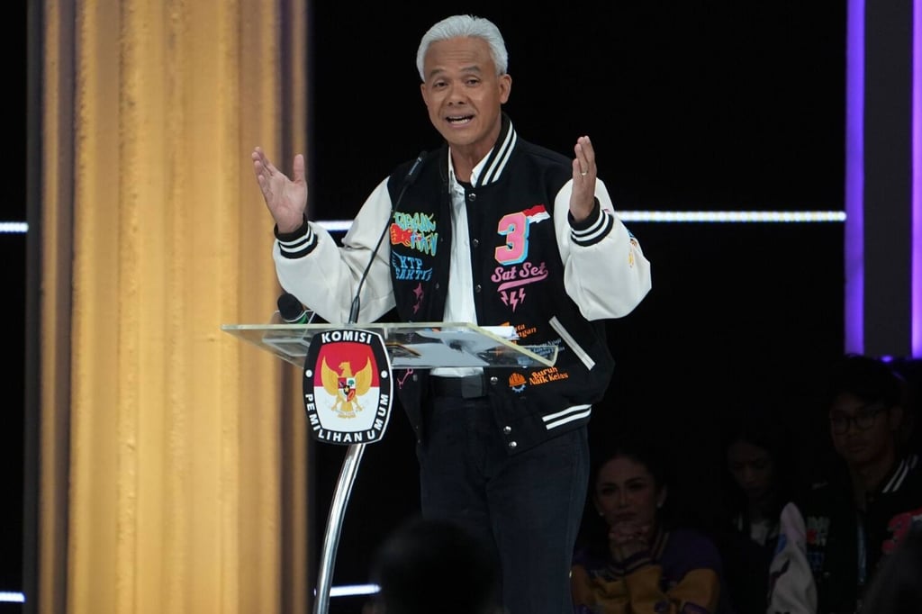 Ganjar Pranowo speaks at the debate on Sunday. He criticised as “very cruel” a statement Prabowo reportedly made about voters’ intelligence. Photo: Bloomberg Ganjar Pranowo speaks at the debate on Sunday. He criticised as “very cruel” a statement Prabowo reportedly made about voters’ intelligence. Photo: Bloomberg