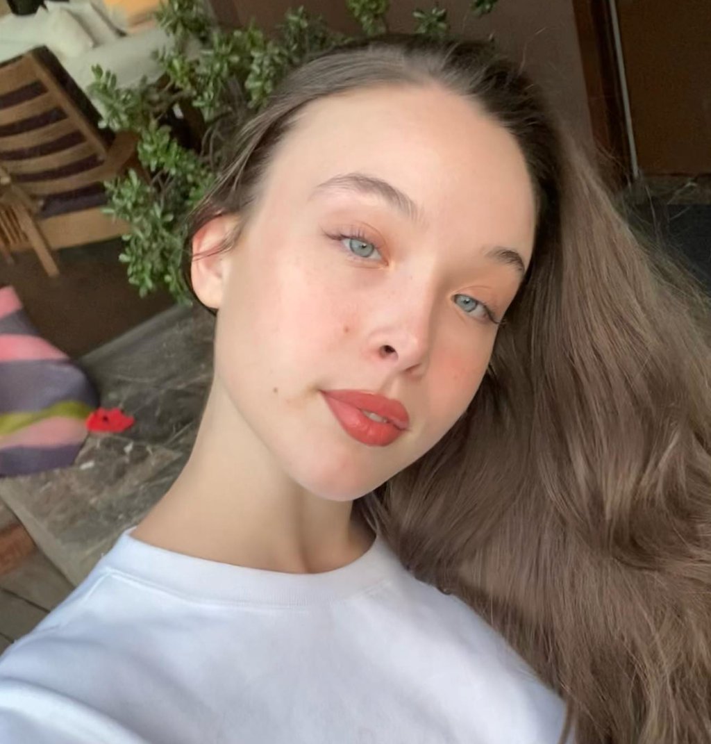 Ella Beatty has two extremely famous parents – and three low key siblings. Photo: @ellabeattyy/Instagram