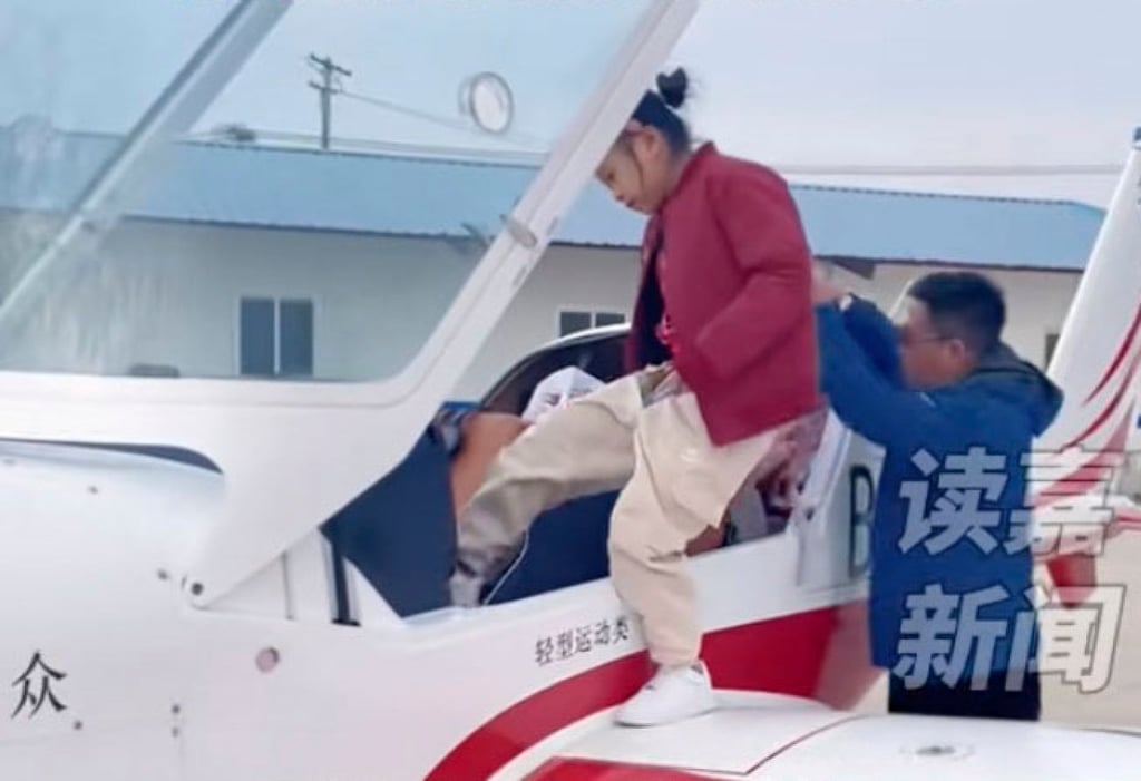 The little girl climbs into the small plane before her dad takes her on the 50-minute flight home. Photo: Douyin The little girl climbs into the small plane before her dad takes her on the 50-minute flight home. Photo: Douyin