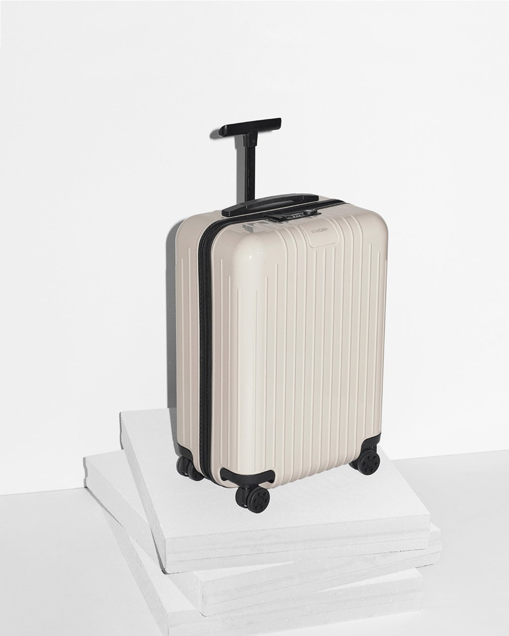 Rimowa cabin essential lite clearance