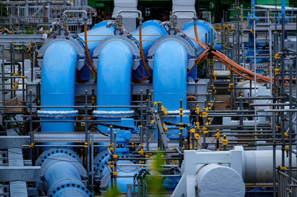 A pipeline for transporting seawater at the nuclear power plant. About 5.5 cubic metres of waste water has leaked from a pipe, according to the consulate. Photo: AP A pipeline for transporting seawater at the nuclear power plant. About 5.5 cubic metres of waste water has leaked from a pipe, according to the consulate. Photo: AP