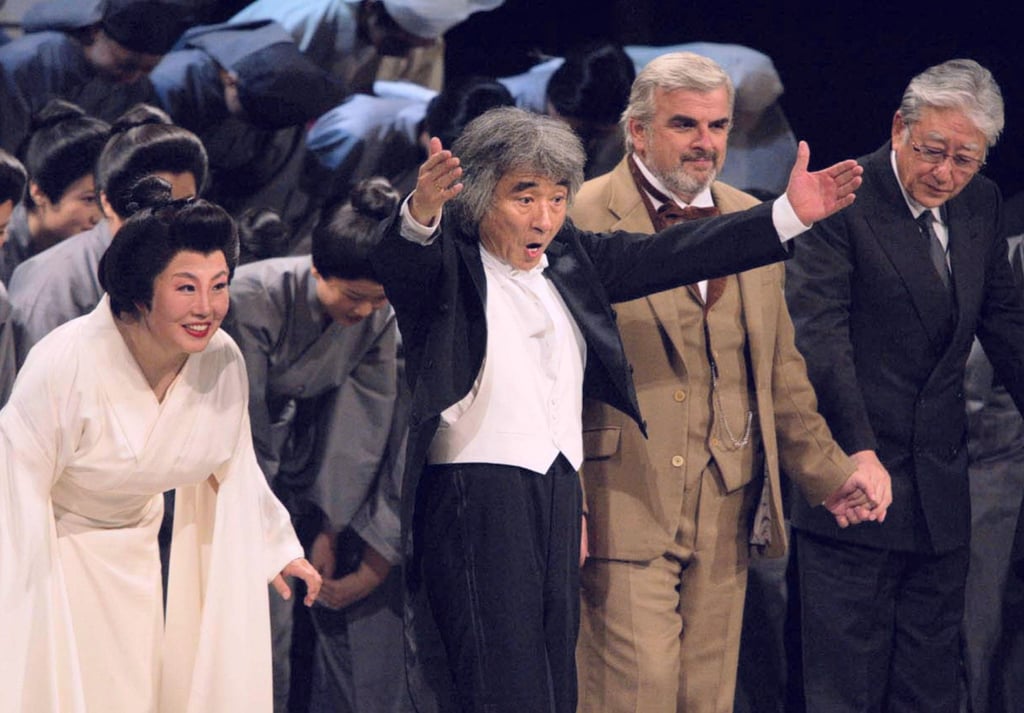 Japanese conductor Seiji Ozawa acknowledges the audience during an opera concert in Beijing in October 2002. Photo: Kyodo