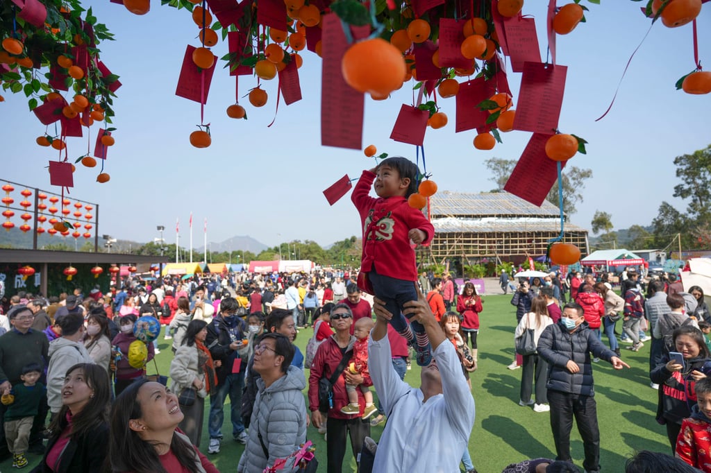Hongkongers flocked to the Well-wishing Festival in Lam Tsuen on Saturday. Photo: Eugene Lee