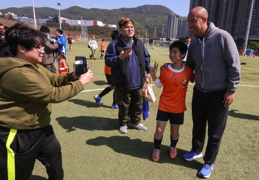 Former Manchester United star Mikael Sylvestre poses for a picture with a young fan at a training clinic in Tseung Kwan O. Photo: Jonathan Wong Former Manchester United star Mikael Sylvestre poses for a picture with a young fan at a training clinic in Tseung Kwan O. Photo: Jonathan Wong