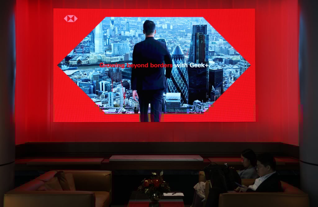 Customers at the HSBC headquarters in Hong Kong. Photo: Yik Yeung-man Customers at the HSBC headquarters in Hong Kong. Photo: Yik Yeung-man