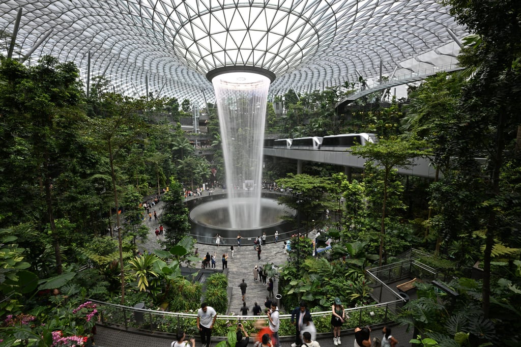 Tourists visit the Jewel Changi Airport shopping centre in Singapore. The proposed tax indicates how passengers will foot at least part of the bill to clean up flying. Photo Xinhua Tourists visit the Jewel Changi Airport shopping centre in Singapore. The proposed tax indicates how passengers will foot at least part of the bill to clean up flying. Photo Xinhua