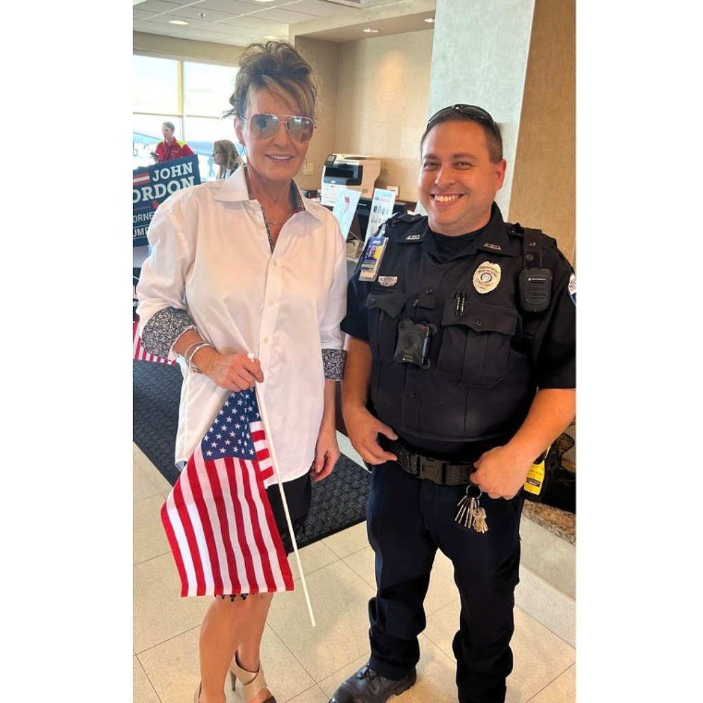 Sarah Palin showing support to the police on “National Police Week”. Photo: @sarahpalin97/Instagram Sarah Palin showing support to the police on “National Police Week”. Photo: @sarahpalin97/Instagram