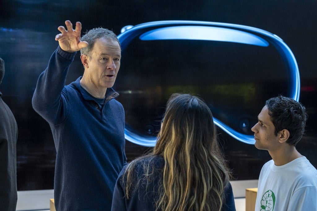 Jeff Williams, chief operating officer of Apple, spoke to customers at the company’s store in Palo Alto, California, earlier this month. Photo: Bloomberg