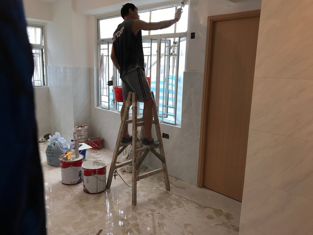 A worker paints the inside of a flat. The Consumer Council says the public lacks knowledge about the industry. Photo: Lam Ka-sing
