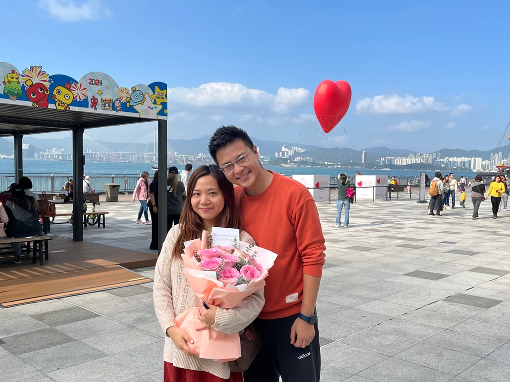 Katie and Patrick Wong celebrate Valentine’s Day in front of a Chubby Hearts balloon at the Belcher Bay promenade, Kennedy Town. Photo: Ambrose Li