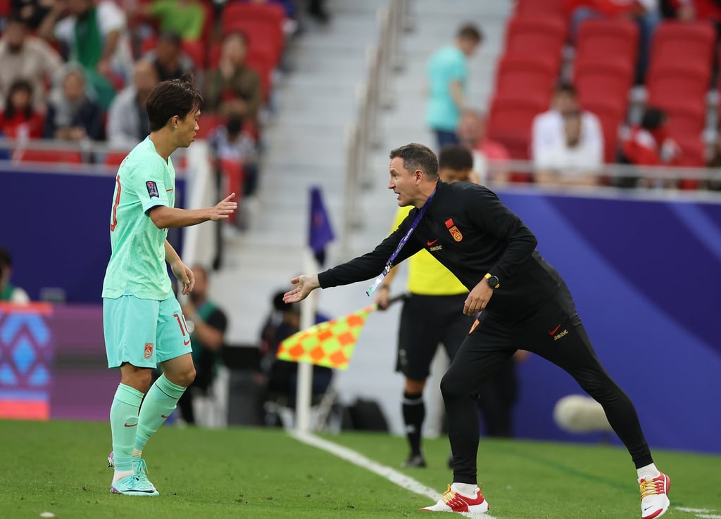 Aleksandar Jankovic (right) was unable to produce an upturn in results for the China team. Photo: Xinhua Aleksandar Jankovic (right) was unable to produce an upturn in results for the China team. Photo: Xinhua