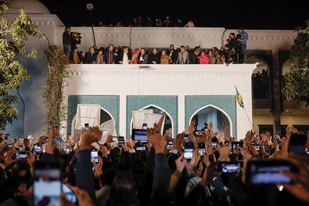 Former PM of Pakistan Nawaz Sharif, his daughter Maryam, his brother and former PM Shahbaz Sharif, and former information minister Marriyum Aurangzeb gather at the party office of Pakistan Muslim League in Lahore. Photo: Reuters Former PM of Pakistan Nawaz Sharif, his daughter Maryam, his brother and former PM Shahbaz Sharif, and former information minister Marriyum Aurangzeb gather at the party office of Pakistan Muslim League in Lahore. Photo: Reuters