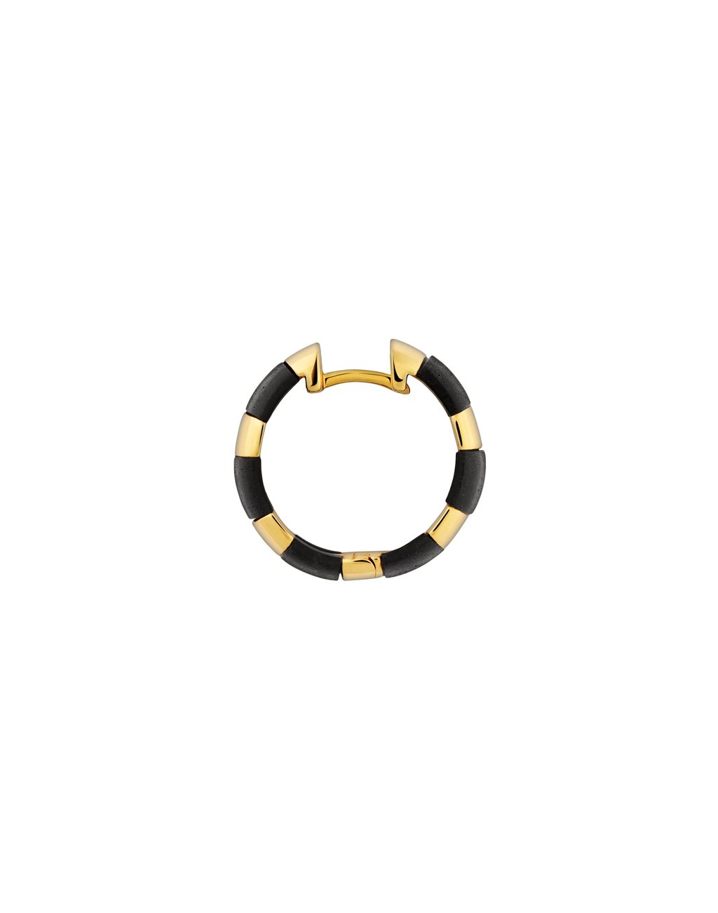 Elsa earring in mpingo wood and recycled gold from Kinraden’s Two Worlds Collection. Photo: Handout Elsa earring in mpingo wood and recycled gold from Kinraden’s Two Worlds Collection. Photo: Handout